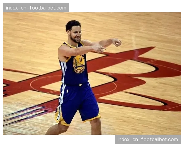 两届MVP得主恢复个人训练,社交媒体发布投篮视频引热议 两届MVP得主恢复个人训练,社交媒体发布投篮视频引热议
