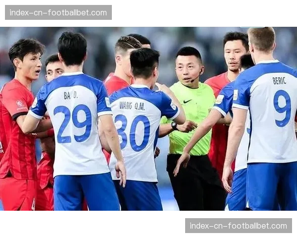 前国足队长现身上海海港训练基地,引发教练组猜测 前国足队长现身上海海港训练基地,引发教练组猜测