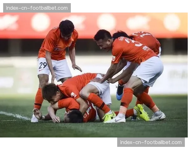 北京国安2-1逆转击败浙江队,终结对手三连胜 北京国安2-1逆转击败浙江队,终结对手三连胜